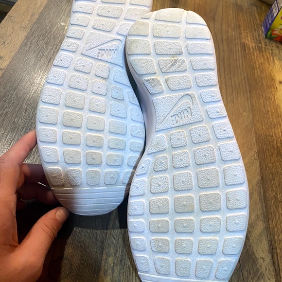 Nike Roshe Glitter Kicks - Picture 7 of 11